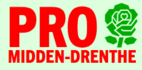 Logo van PRO Midden-Drenthe. In het rood de woorden PRO en Midden-Drenthe onder elkaar. Daarnaast een groene roos.