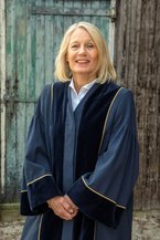 Liesbeth Klomp in toga
