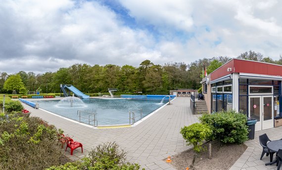 Overzichtsfoto van zwembad De Boskamp in Westerbork